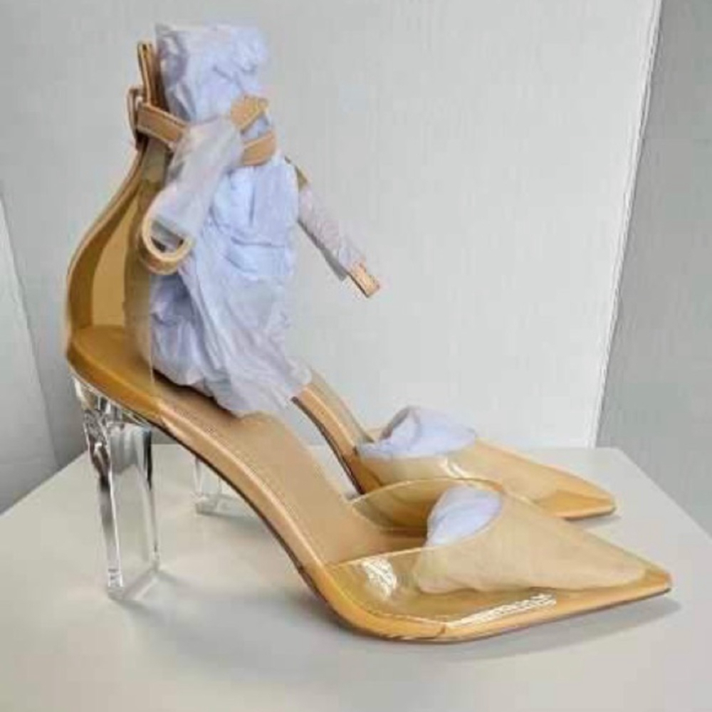 NIB - Shoedazzle, Ladies Rumo Pointed Toe Pump - Beige. Size: 8 (US).